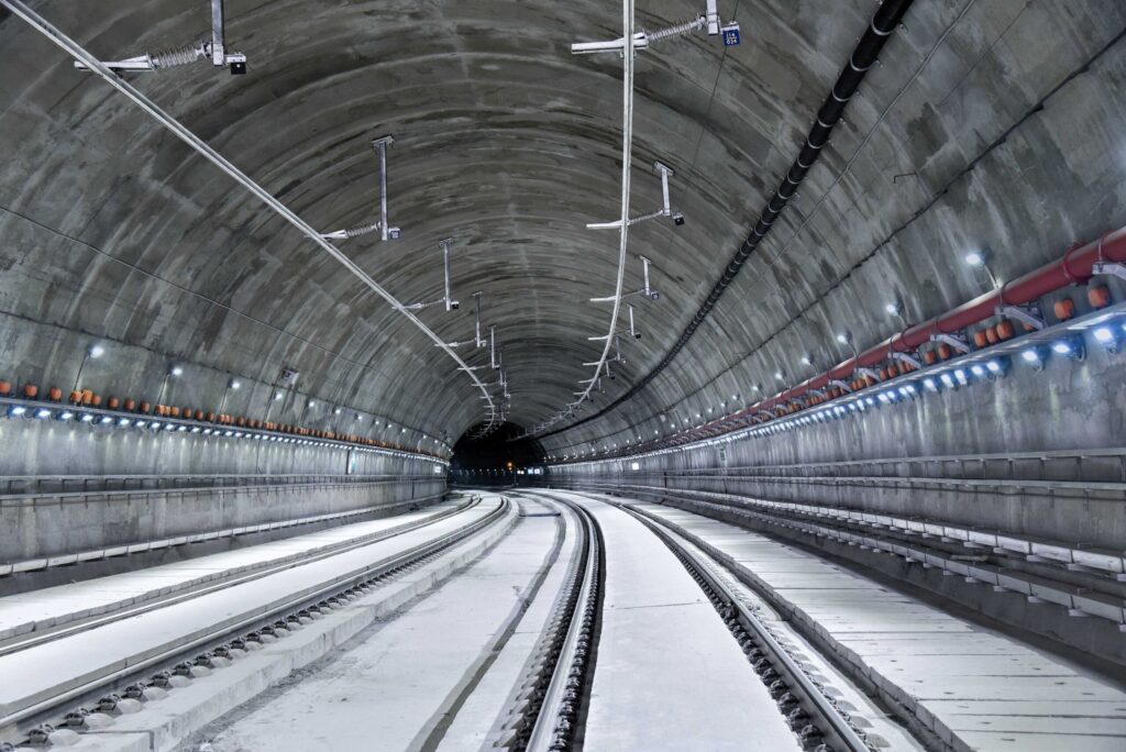 Elektrifizierung im Vorgebirge des Himalaja – grosses Infrastrukturprojekt in Indien abgeschlossen